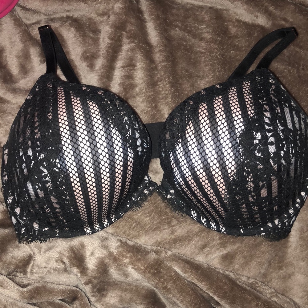Victoria’s Secret bombshell bra